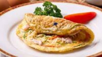 NOODLES SERVED WITH OMELETTE