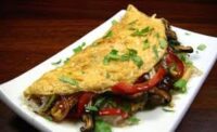 VEGETABLE NOODLES SERVED WITH OMELETTE